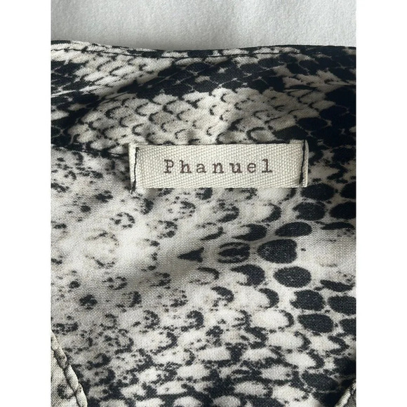 Phanuel Womens Blouse Animal Print Roll Tab Sleeve V-neck Size Medium - Picture 14 of 15